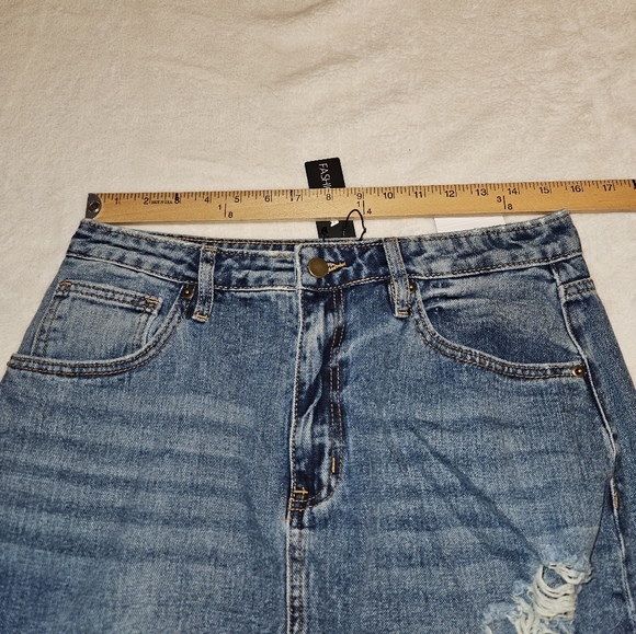 Fashion Nova Distressed Denim Maxi Skirt Blue Size Large NWT - Picture 5 of 5